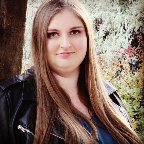 Profile Picture of Emilie Keeney (@emiliekeeney) on Poshmark