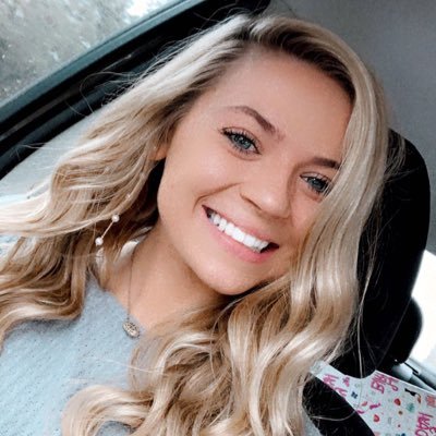 Profile Picture of April Carney (@april_joe12) on Twitter