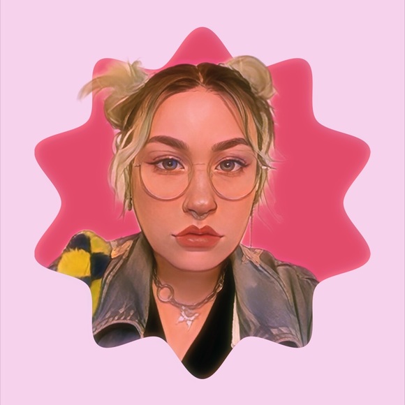 Profile Picture of Natasha Glowaski (@natashaglowaski) on Poshmark