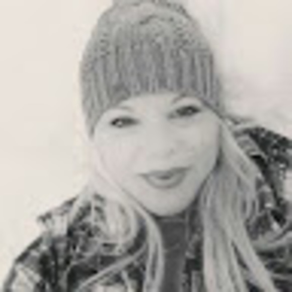 Jennifer Critney - Poshmark Profile Picture of Jennifer Critney (@jcrit598) on Poshmark