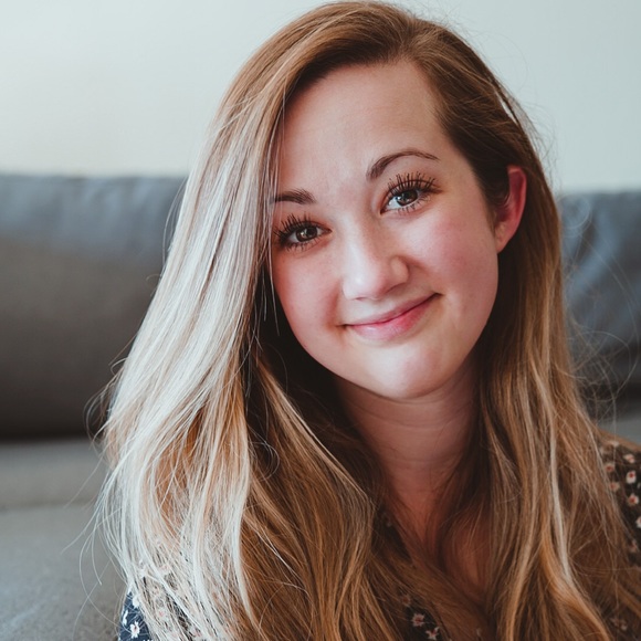 Profile Picture of Carly Manthei (@carlymanthei) on Poshmark