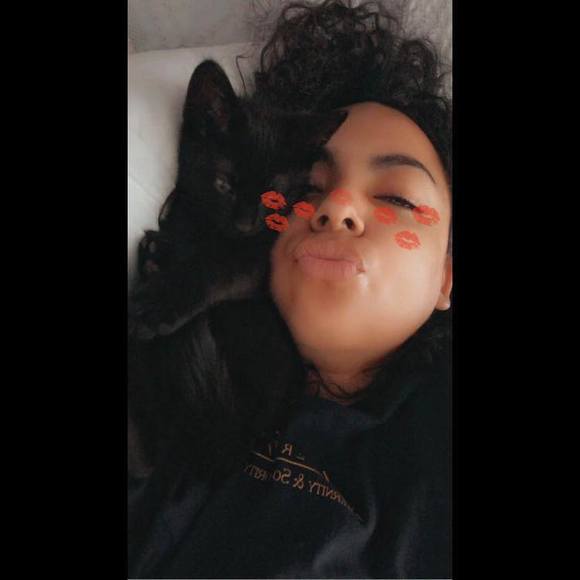Profile Picture of Veronica Villalobos (@vvillalob) on Poshmark