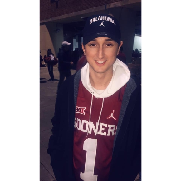 Profile Picture of Zach Machen (@zachmachen) on Poshmark