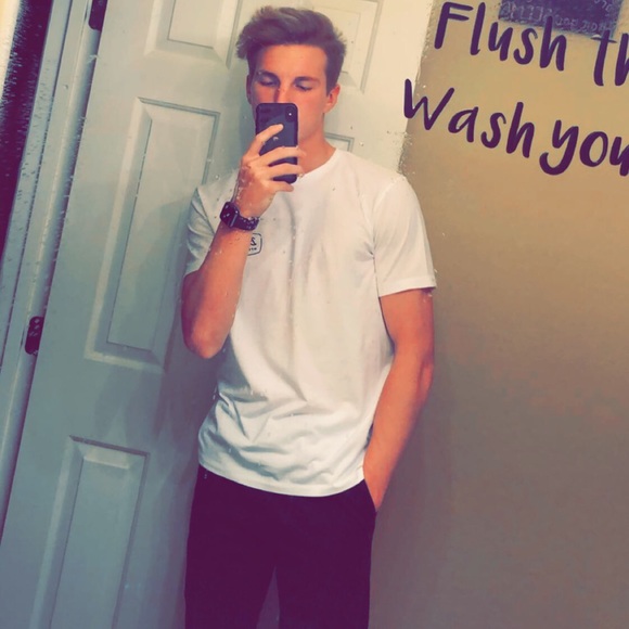 Profile Picture of Brandon Schilling (@schilling24) on Poshmark