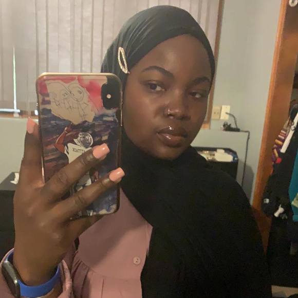 Profile Picture of Sakima Hasan (@sakima01) on Poshmark