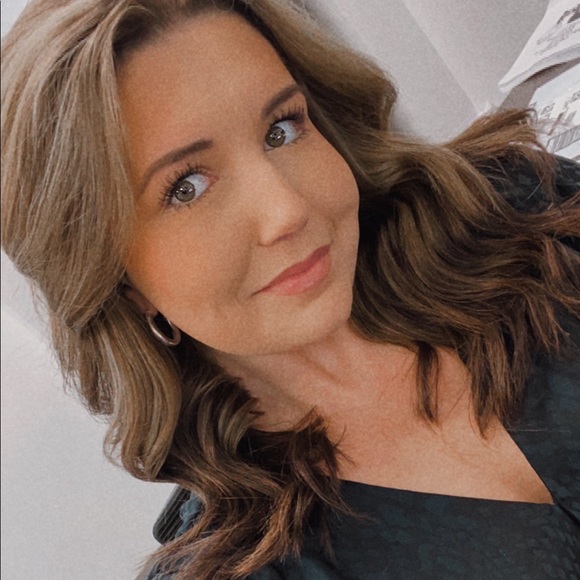 Profile Picture of Anna Rice (@_anhr) on Poshmark