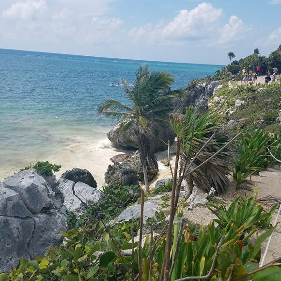 Profile Picture of Mariann Walotka (@mariannwalotka) on Poshmark