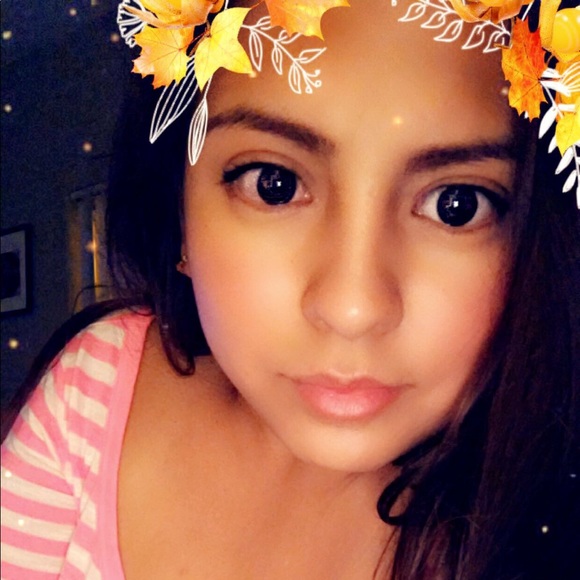 Profile Picture of Itzel Diaz (@icdg11) on Poshmark