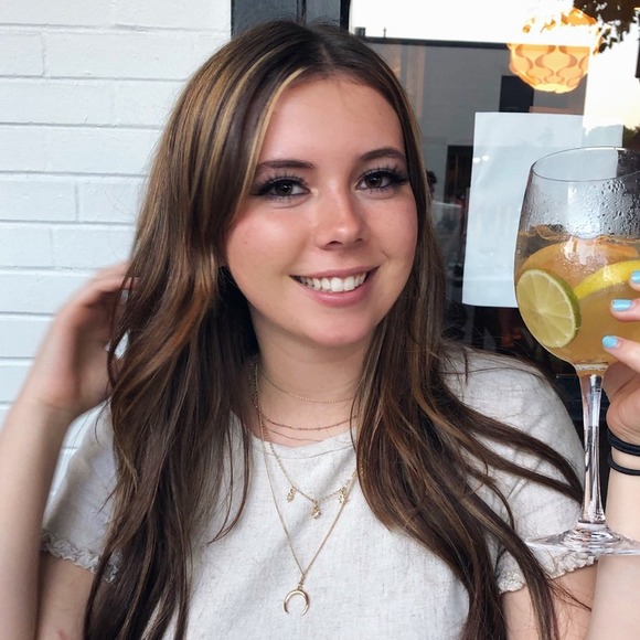 Profile Picture of Mikayla Oken (@mikaylaoken) on Poshmark