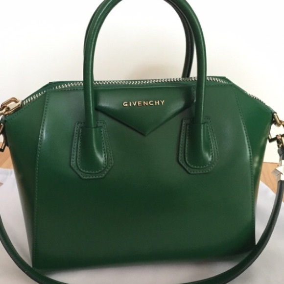 Profile Picture of Sasha Sasha (@sashahenry777) on Poshmark