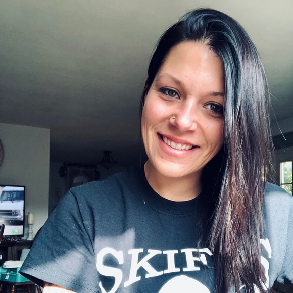 Profile Picture of Jessicajessica Reichert (@jessicarenee912) on Poshmark