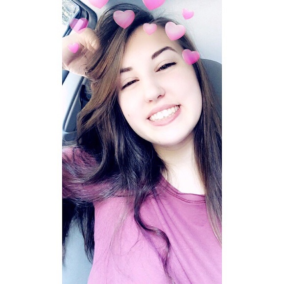 Profile Picture of Carrie Weberg (@carrielilly812) on Poshmark