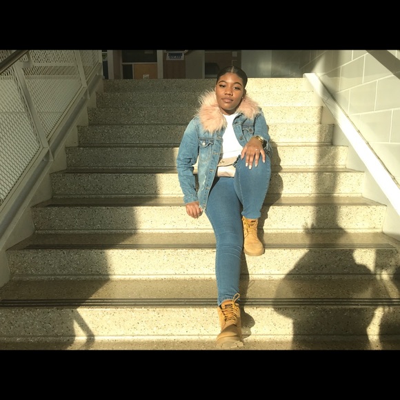 Profile Picture of Maia Daniels (@maiadaniels) on Poshmark