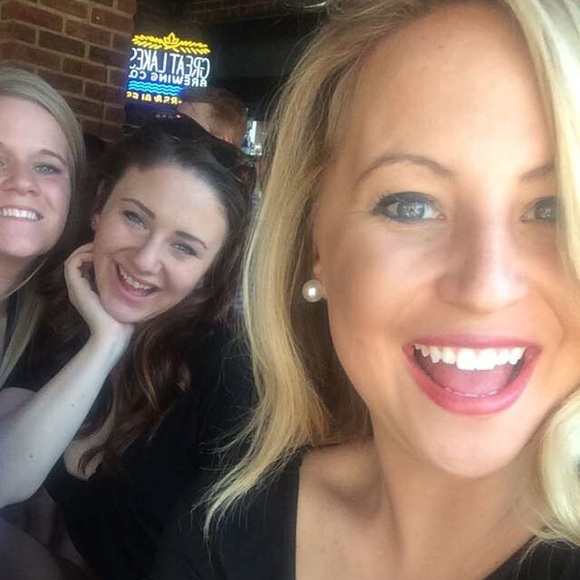 Lauren Kapes - Poshmark Profile Picture of Lauren Kapes (@laurenkapes) on Poshmark