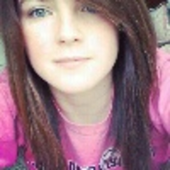Profile Picture of Devin Landers (@devinlynn96) on Poshmark