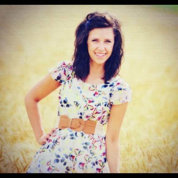 Profile Picture of Alexandra Mattern (@alpalmattern) on Poshmark