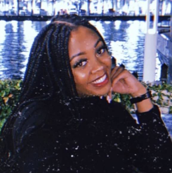 Profile Picture of Belinda Busogi (@belindabusogi) on Poshmark