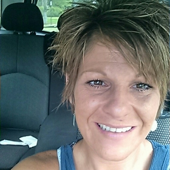 Profile Picture of Heather Cloud (@beagles1) on Poshmark