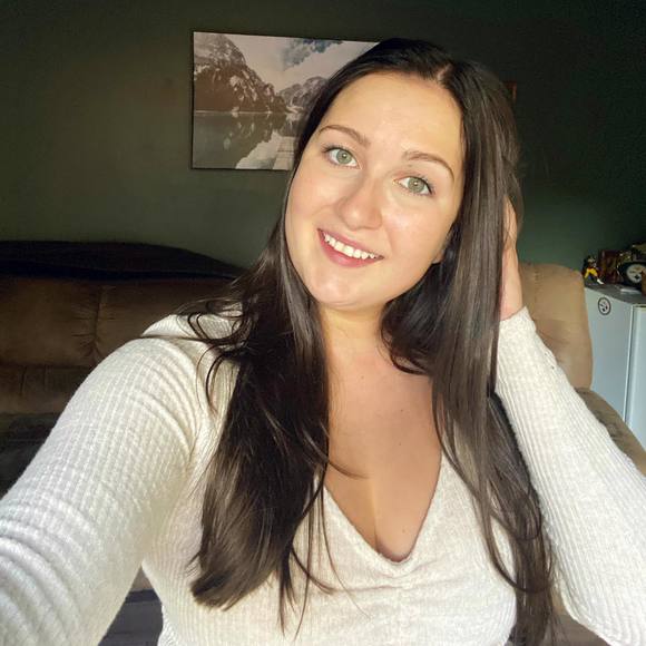 Profile Picture of Ashley Dako (@ashleydako_3) on Poshmark