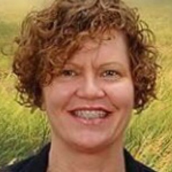 Profile Picture of Cindia Lesky (@cindialesky) on Poshmark