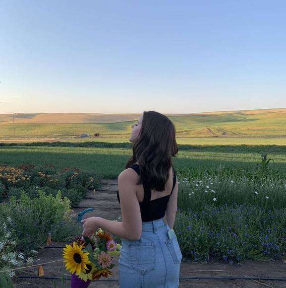 Profile Picture of Zoey Peterson (@zoeypeterson) on Poshmark