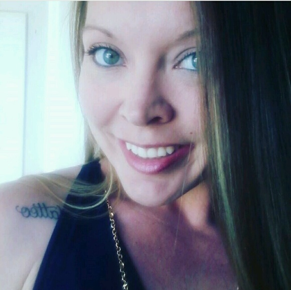 Profile Picture of Amanda Nimmo (@polishedperfect) on Poshmark
