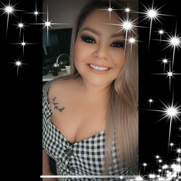 Profile Picture of Angie Sarabia (@ang_gurl_55) on Poshmark