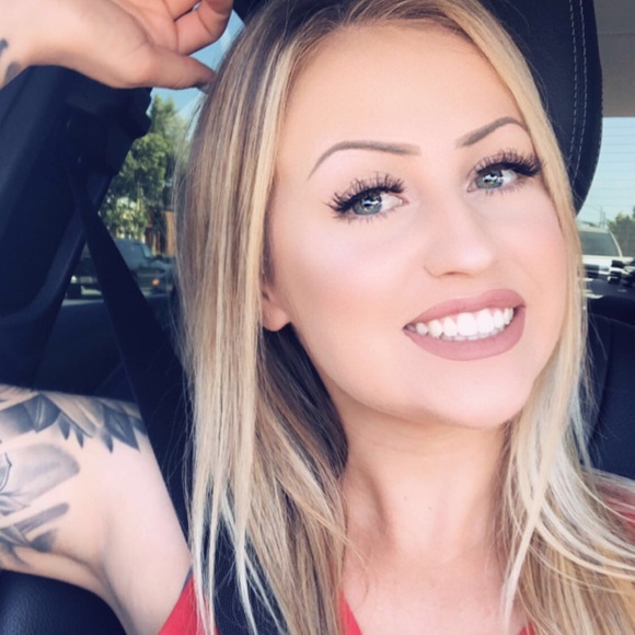 Profile Picture of Kaleigh Rongey (@kaleighlyn) on Poshmark