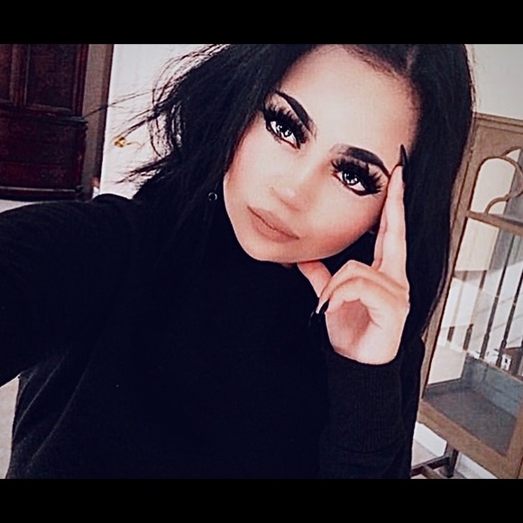 Profile Picture of Gab Krips (@gvkripss) on Poshmark