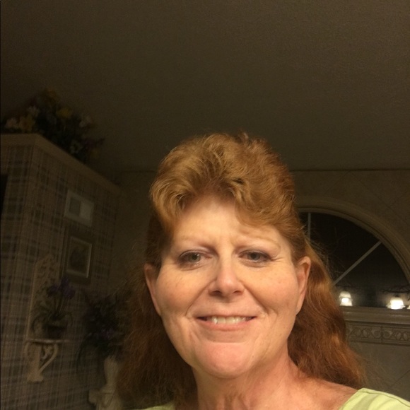 Profile Picture of Pamela Ryan (@pamiegirlmd) on Poshmark