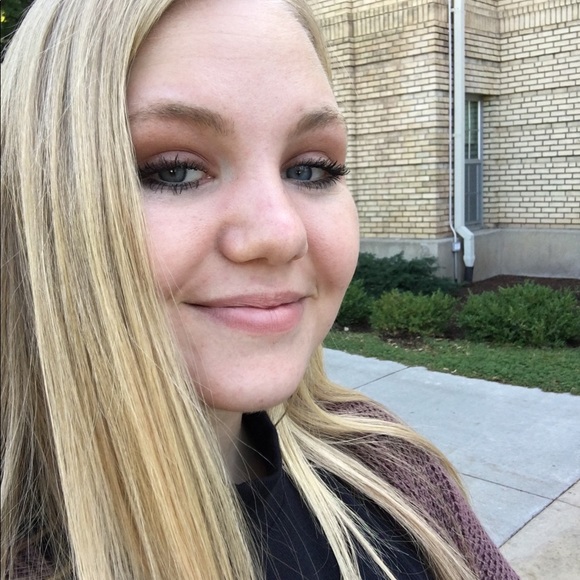 Profile Picture of Jenna Mustoe (@jennamustoe) on Poshmark