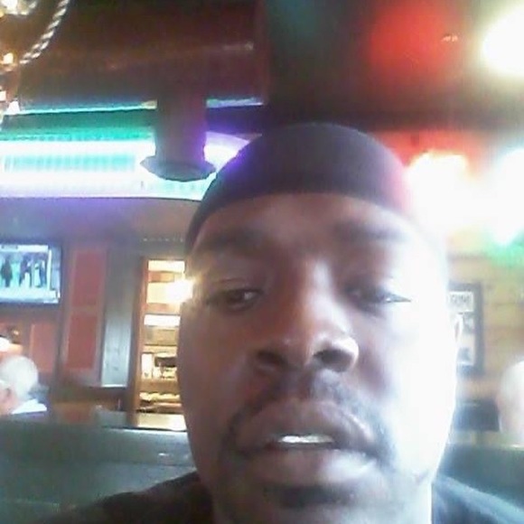 Profile Picture of James Munson (@jamesmunson1100) on Poshmark