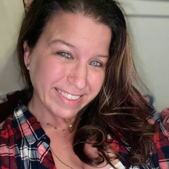 Profile Picture of Lisa Chansky (@smiley634) on Poshmark