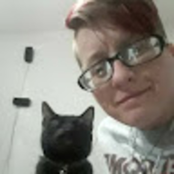 Profile Picture of Hiedi Polege (@hiedipolege) on Poshmark