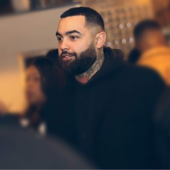 Profile Picture of Joseph Eno (@josepheno) on Poshmark