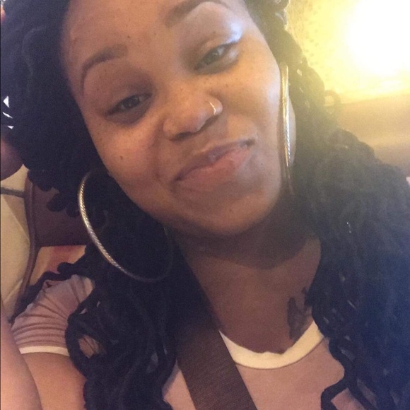 Profile Picture of Donna Pettis (@dondiva29) on Poshmark