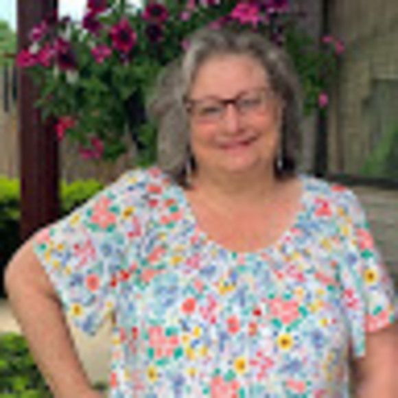 Profile Picture of Paula Esterline (@pesterline64) on Poshmark