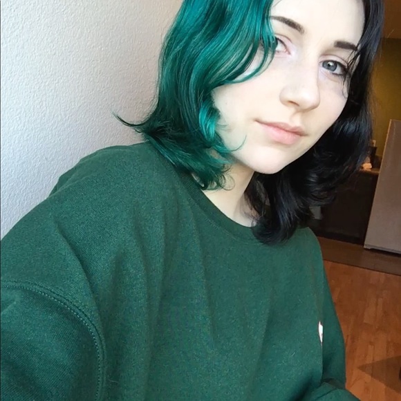 Profile Picture of Rose Danielson (@kreamsickl3) on Poshmark