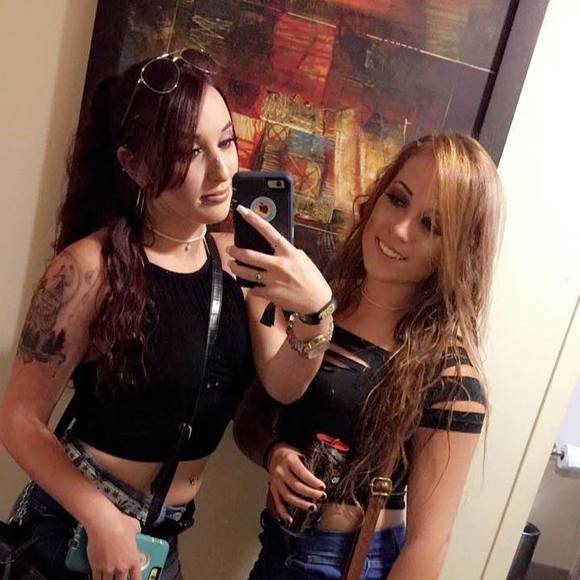 Profile Picture of Chris Souza (@christinasouza) on Poshmark