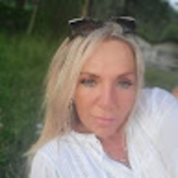 Profile Picture of Sheri Larrivee (@sheri_larrivee) on Poshmark
