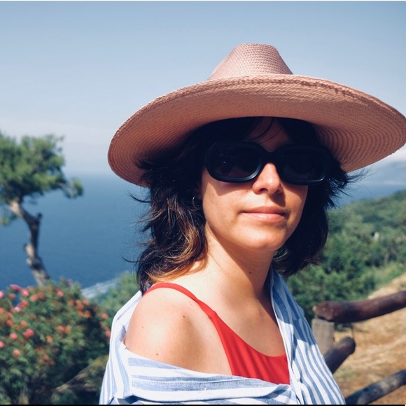 Profile Picture of ! carolina Orrico (@carolinaorrico) on Poshmark