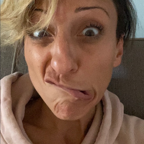 Profile Picture of Vanessa Pedone (@vanessa_pedone) on Poshmark