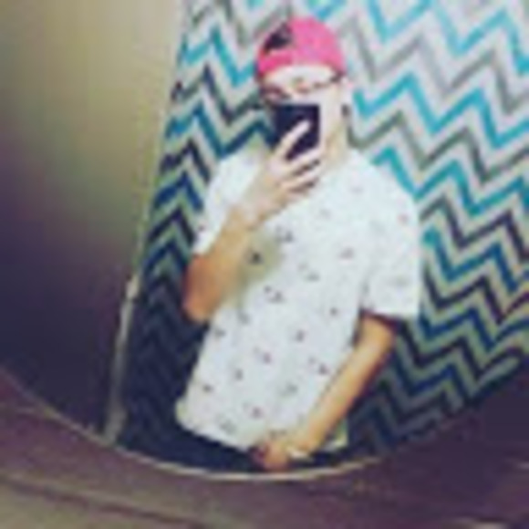 Profile Picture of Bradley Muñoz (@bradstermuno01) on Poshmark