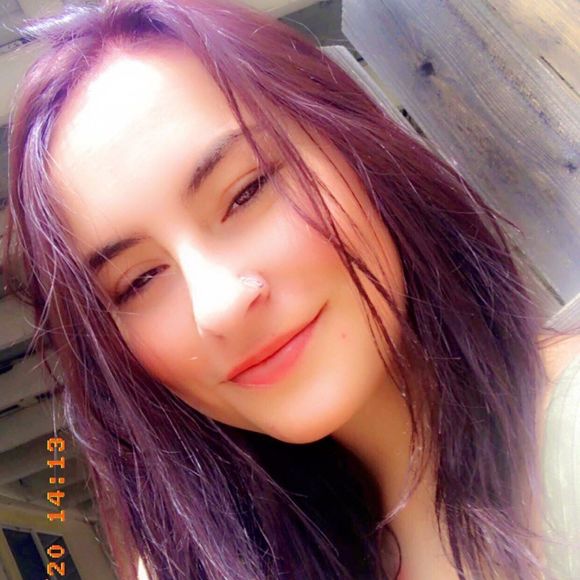 Profile Picture of Angelia Lashway (@angelialashway) on Poshmark