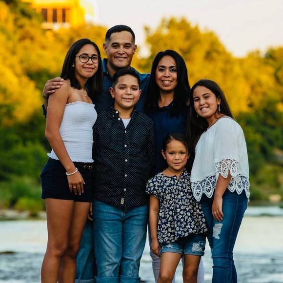 Profile Picture of James Munoz (@jamesmunoz) on Poshmark