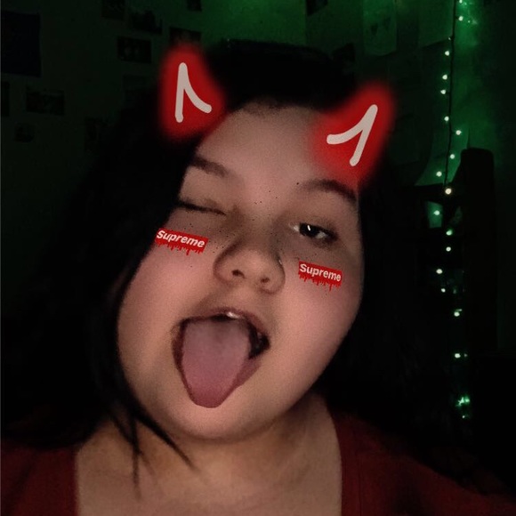 Profile Picture of Olivia Needham (@olivianeedha722) on Poshmark