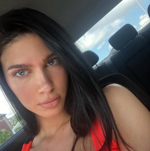 Profile Picture of Julia Panetta (@juliapanetta) on Poshmark