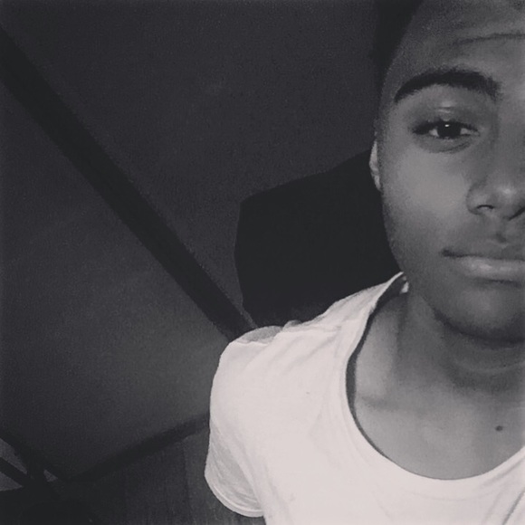 Profile Picture of Alex Bacon (@d3rp) on Poshmark