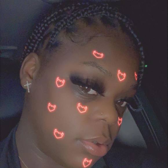 Profile Picture of Alicia Michelle (@aliciamichel677) on Poshmark