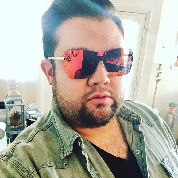 Profile Picture of Andre Piperno (@andrelv83) on Poshmark